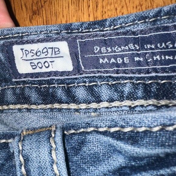 Women's Size 28 Miss Me Boot Cut Jeans Bling Crosses JP5697B Y2K - Picture 4 of 12